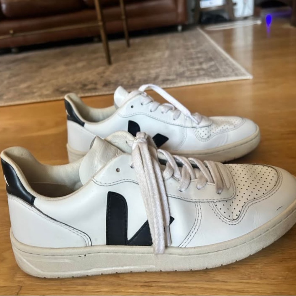 Veja White and Black Casual Sneakers